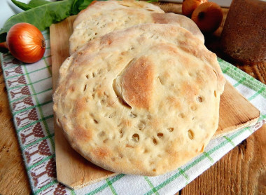 Uzbek katlama with onion puff pastry cakes