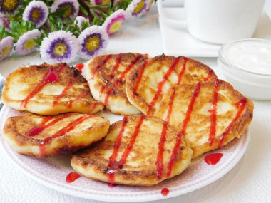 cheese cakes made of cottage cheese without eggs in a frying pan