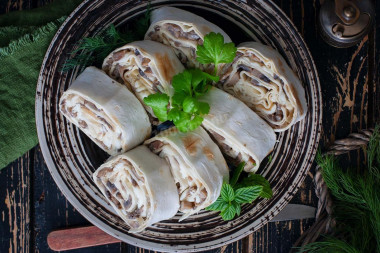 Pita bread with mushrooms and melted cheese