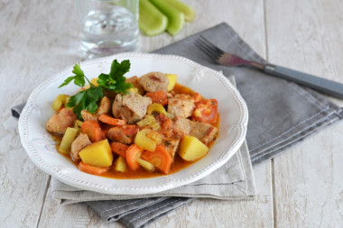 Meat with vegetables in a cauldron