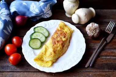 Omelet without milk in a pan