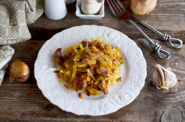 Cabbage hodgepodge with pork meat