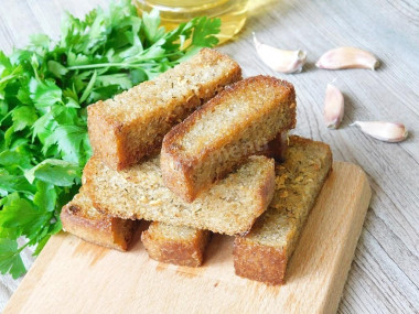 Bread croutons in the oven with garlic