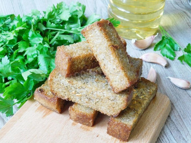 Bread croutons in the oven with garlic