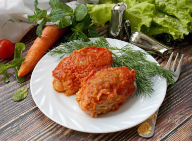 Minced meat cutlets in the oven with gravy