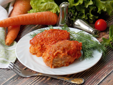 Minced meat cutlets in the oven with gravy