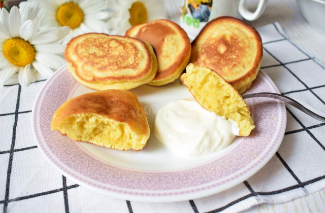 Pancakes on sour cream are fluffy without yeast, fast and delicious