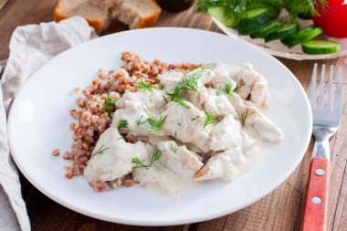 Pork stewed in sour cream