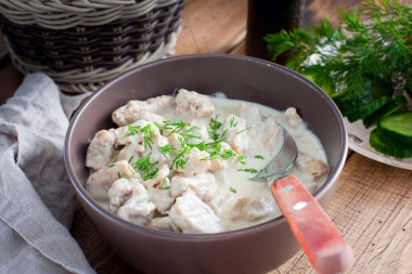 Pork stewed in sour cream