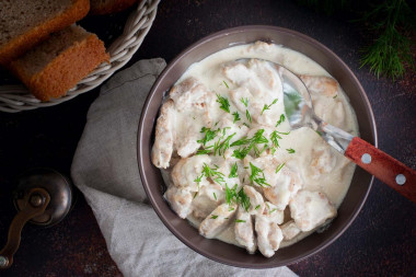 Pork stewed in sour cream