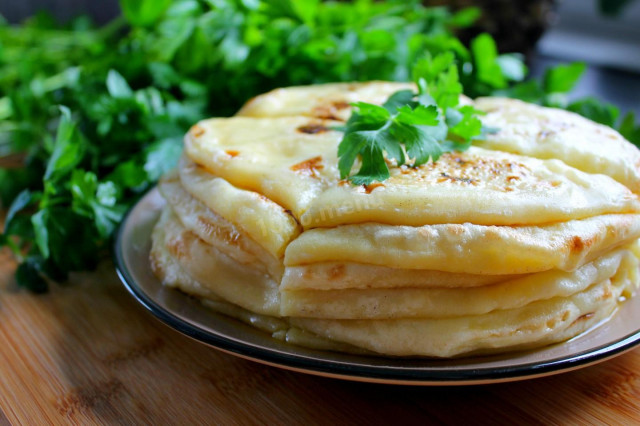 Hychines with potatoes and cheese in a frying pan