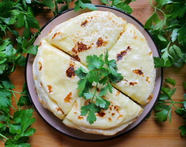 Hychines with potatoes and cheese in a frying pan