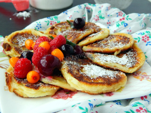 Cheesecakes with rice flour in a frying pan